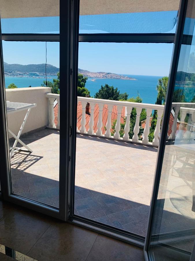 Imperia Lägenhet Bar Exteriör bild